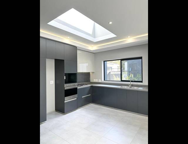 2 BEDROOM APARTMENT FOR SALE IN MENLO PARK